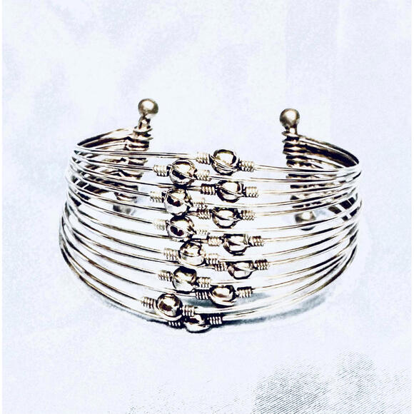 Avon 2017  Silver Tone 14 Strands with Round Silver Tone Metal Bead Cuff - Picture 1 of 4